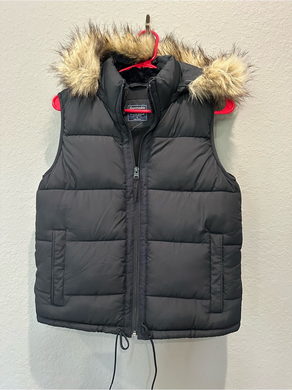 Abercrombie & Fitch Puffer Vest with Faux Fur Trim in Hood (removable) Sz S NWOT
